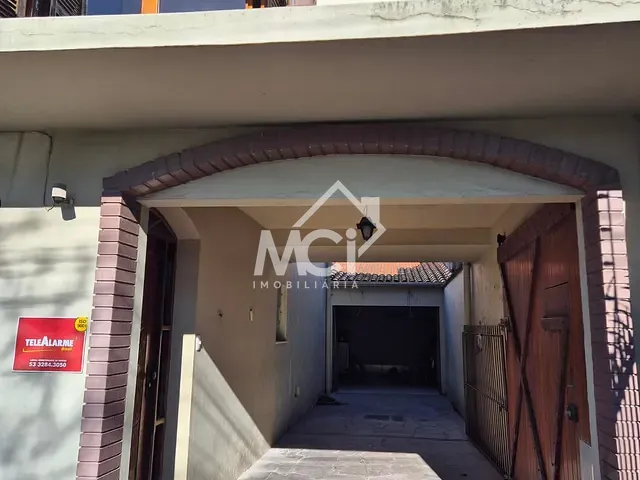 Casa 4 quartos e 3 banheiros, à venda, no bairro Centro em Pelotas