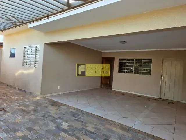 Casa 3 quartos e 2 banheiros, à venda, no bairro Parque das Aroeiras em São José do Rio Preto