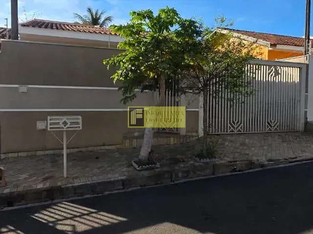 Casa 3 quartos e 2 banheiros, à venda, no bairro Parque das Aroeiras em São José do Rio Preto