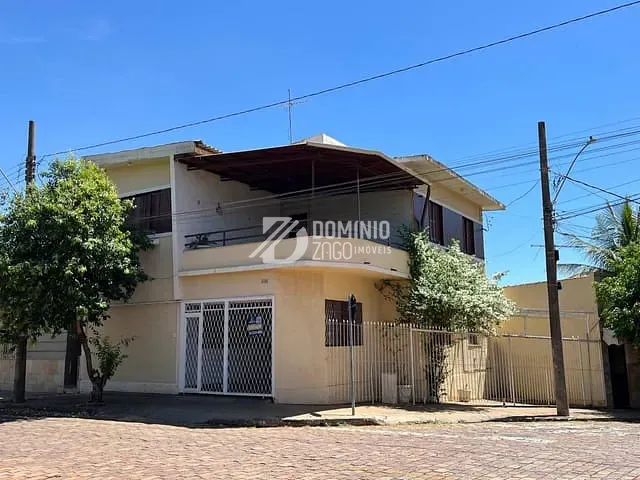 Casa com 236m² 7 quartos e 5 banheiros, à venda, no bairro Mercês em Uberaba