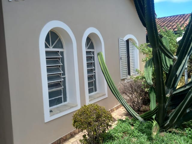 Casa com 300m², à venda, no bairro Parque São Domingos em Pindamonhangaba
