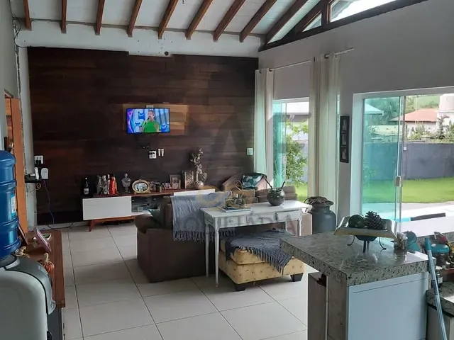 Casa com 1000m² 5 quartos e 3 banheiros, à venda, no bairro Parque Ana Helena em Jaguariúna