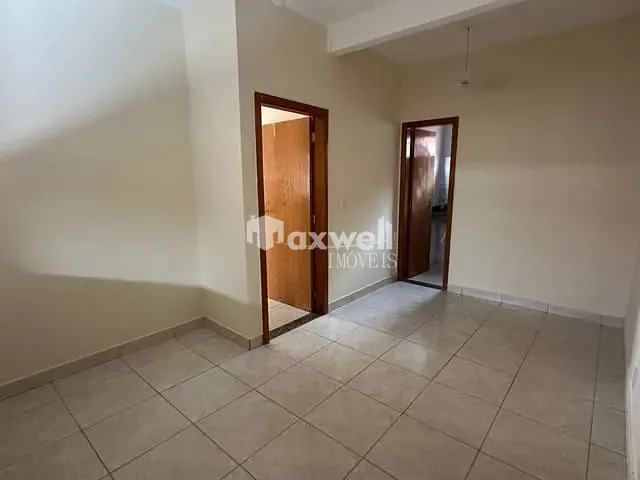 Casa 3 quartos e 2 banheiros, para alugar, no bairro Setor Serra Dourada - 3ª Etapa em Aparecida de Goiânia