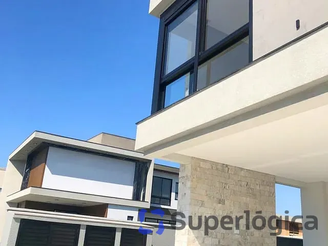 Casa com 386m² 4 quartos e 6 banheiros, à venda, no bairro Santa Regina em Camboriú