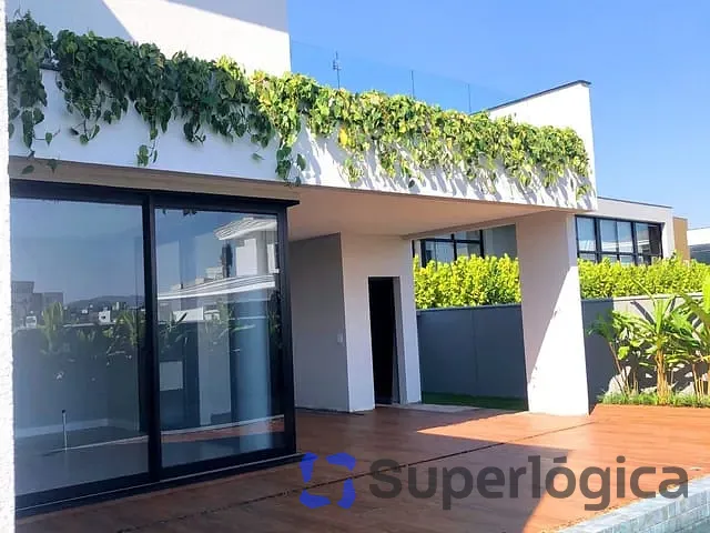 Casa com 386m² 4 quartos e 6 banheiros, à venda, no bairro Santa Regina em Camboriú