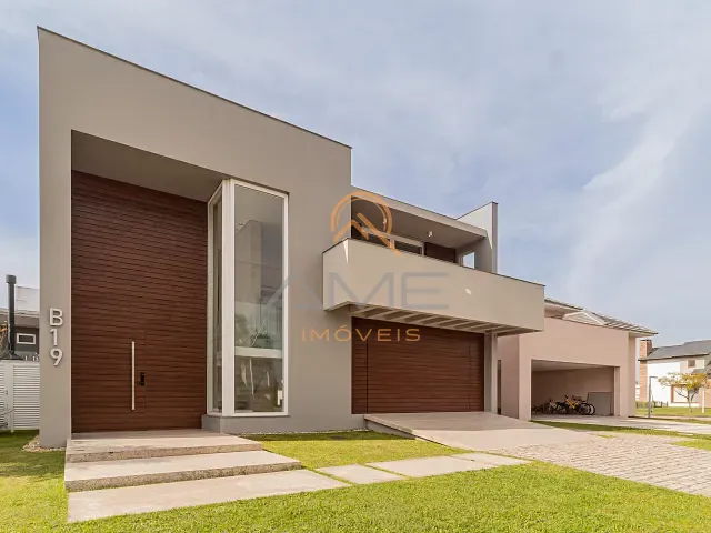 Casa 3 quartos e 5 banheiros, à venda, no bairro São Gonçalo em Pelotas