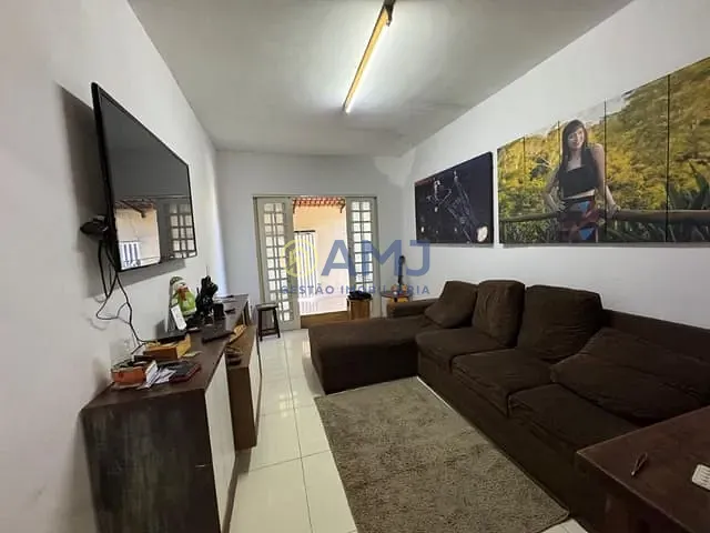 Casa com 318m² 2 quartos e 2 banheiros, à venda, no bairro Jardim Helvécia em Aparecida de Goiânia