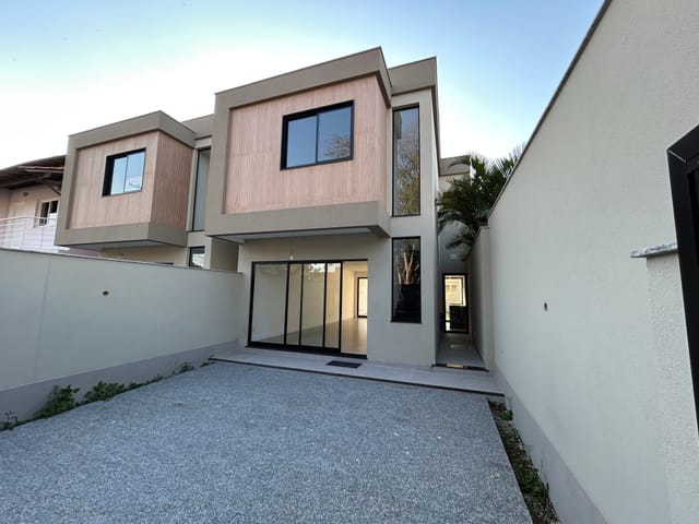 Casa com 180m² 3 quartos e 4 banheiros, à venda, no bairro Piratininga em Niterói