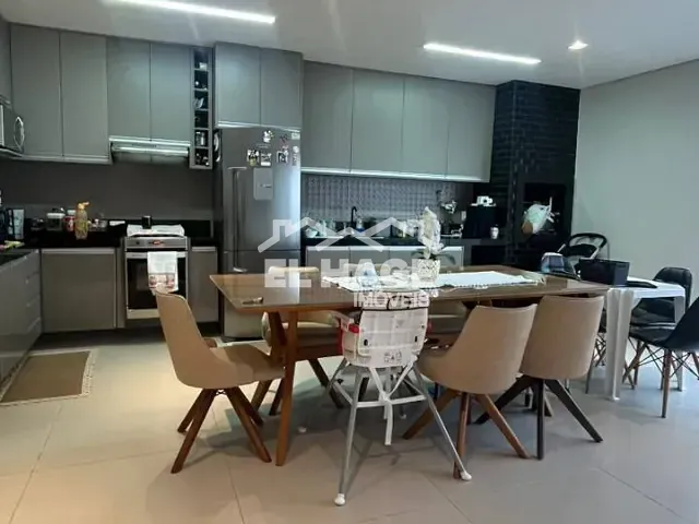 Casa 3 quartos e 2 banheiros, à venda, no bairro Jardim Imperial em Cuiabá