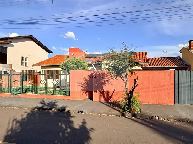 Casa com 482m² 3 quartos e 2 banheiros, à venda, no bairro Jardim Caviúna em Rolândia