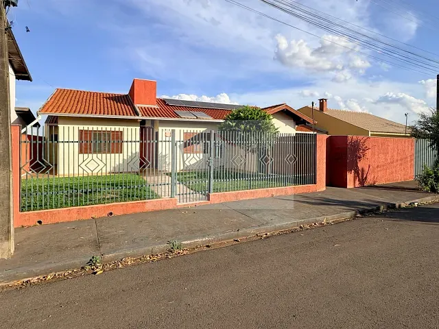 Casa com 482m² 3 quartos e 2 banheiros, à venda, no bairro Jardim Caviúna em Rolândia