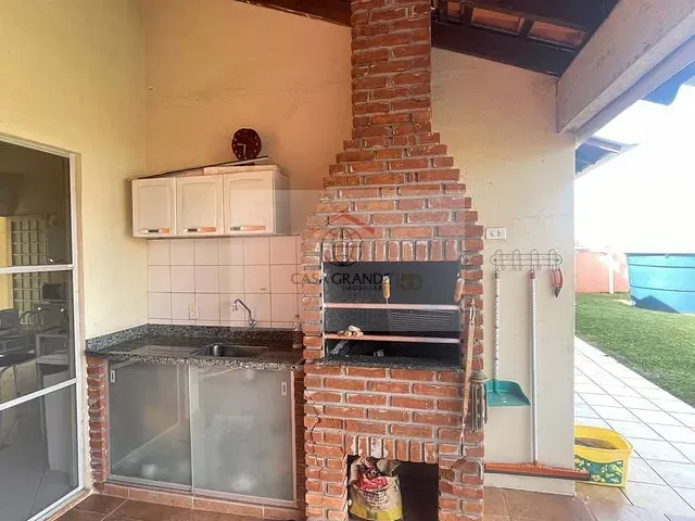 Casa com 482m² 3 quartos e 2 banheiros, à venda, no bairro Jardim Caviúna em Rolândia