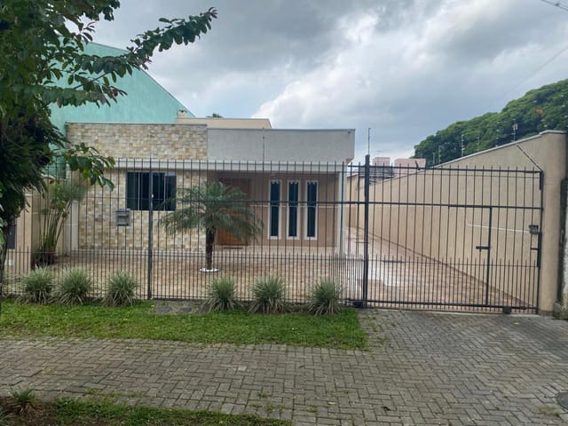 Casa 5 quartos e 2 banheiros, à venda, no bairro Rebouças em Curitiba