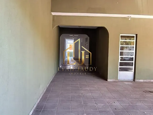 Casa com 460m² 5 quartos e 3 banheiros, à venda, no bairro Jardim Petrópolis em Cuiabá