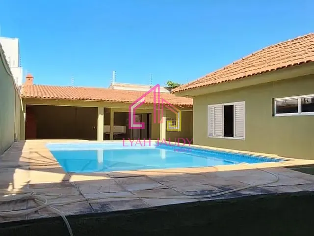 Casa com 460m² 5 quartos e 3 banheiros, à venda, no bairro Jardim Petrópolis em Cuiabá
