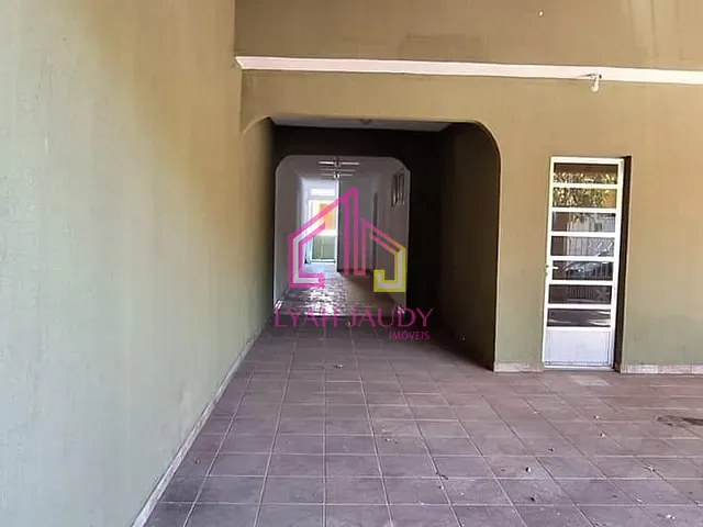 Casa com 460m² 5 quartos e 3 banheiros, à venda, no bairro Jardim Petrópolis em Cuiabá
