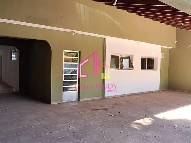 Casa com 460m² 5 quartos e 3 banheiros, à venda, no bairro Jardim Petrópolis em Cuiabá