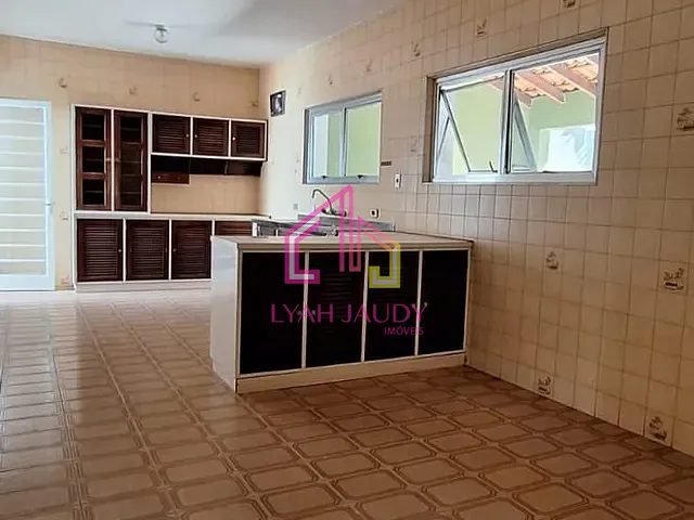 Casa com 460m² 5 quartos e 3 banheiros, à venda, no bairro Jardim Petrópolis em Cuiabá