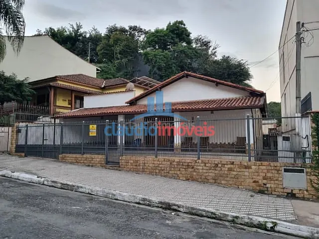 Casa 4 quartos e 3 banheiros, à venda, no bairro Santa Rosa em Barra Mansa