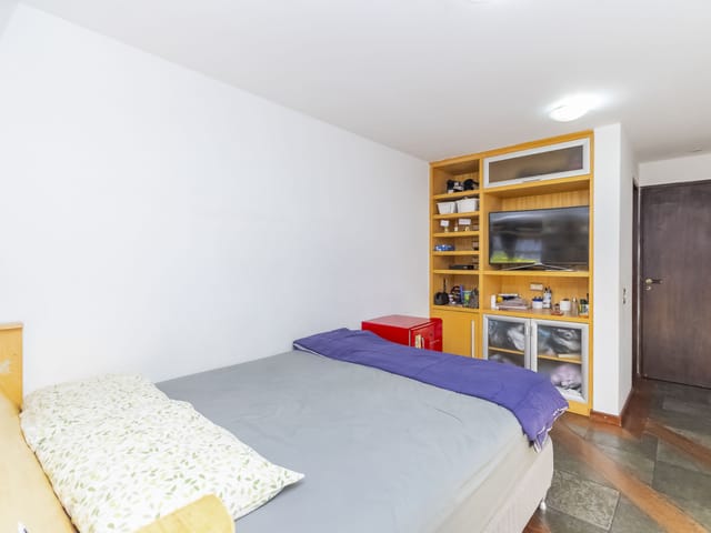 Casa 4 quartos e 5 banheiros, à venda, no bairro Água Verde em Curitiba