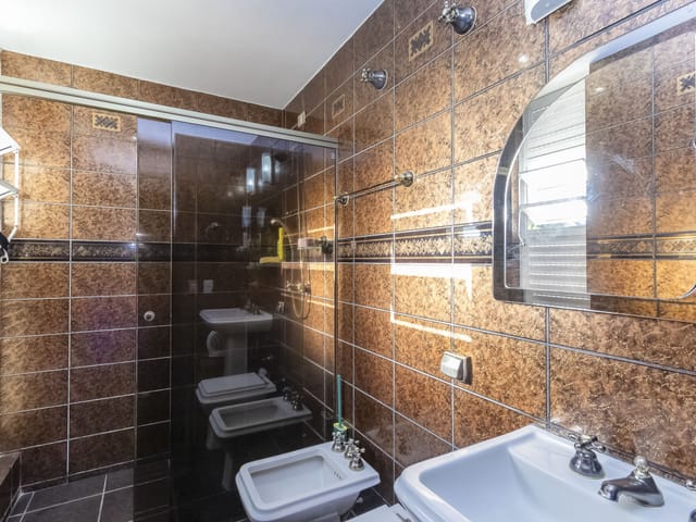 Casa 4 quartos e 5 banheiros, à venda, no bairro Água Verde em Curitiba