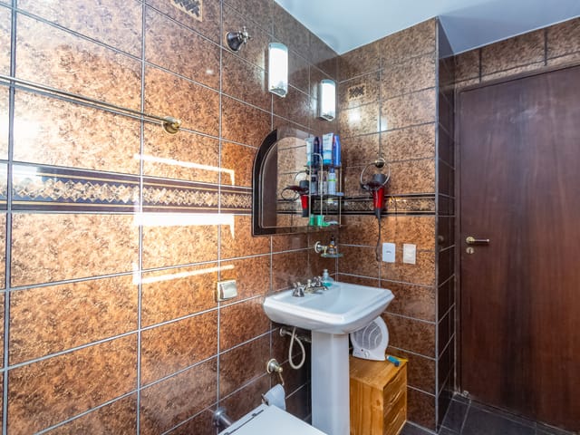 Casa 4 quartos e 5 banheiros, à venda, no bairro Água Verde em Curitiba