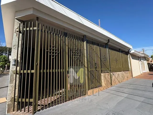 Casa com 250m² 3 quartos e 2 banheiros, para alugar, no bairro Centro em Serrana