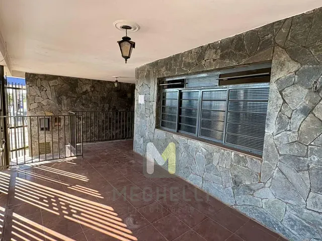 Casa com 250m² 3 quartos e 2 banheiros, para alugar, no bairro Centro em Serrana