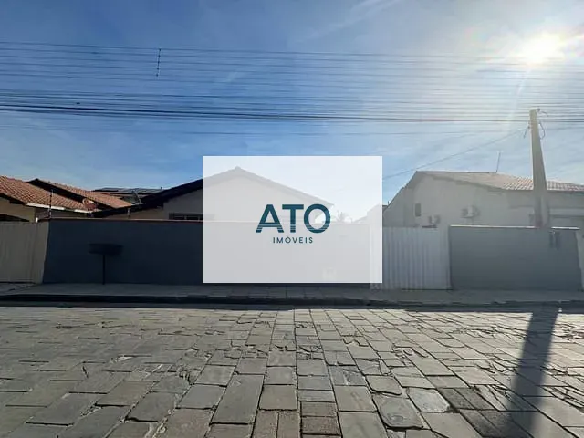 Casa 2 quartos e 1 banheiro, à venda, no bairro centro em Tijucas