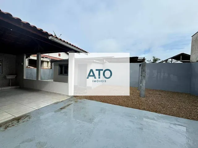 Casa 2 quartos e 1 banheiro, à venda, no bairro centro em Tijucas
