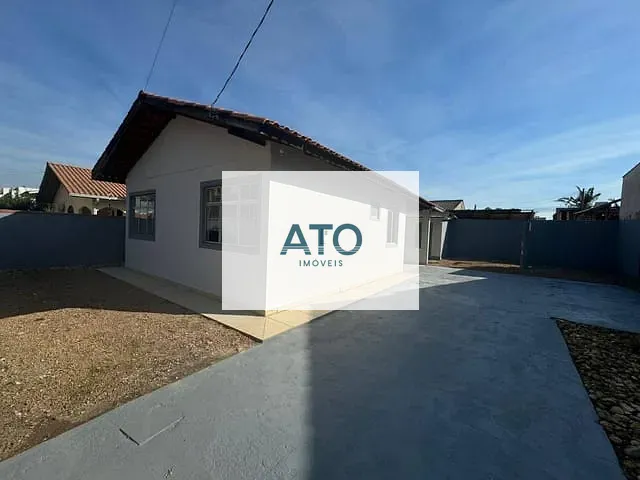 Casa 2 quartos e 1 banheiro, à venda, no bairro centro em Tijucas