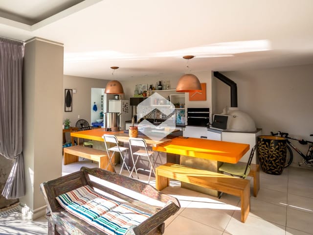 Casa com 600m² 5 quartos e 7 banheiros, à venda ou para alugar, no bairro Barra da Tijuca em Rio de Janeiro