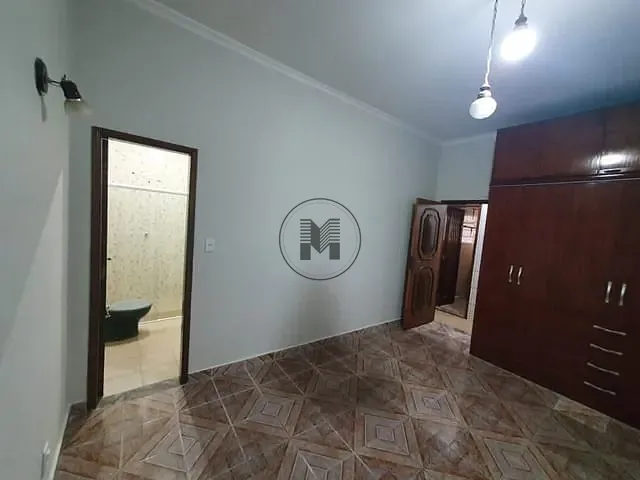 Casa com 300m² 4 quartos e 3 banheiros, à venda, no bairro Vila Comendador Rodrigues Alves em Guaratinguetá