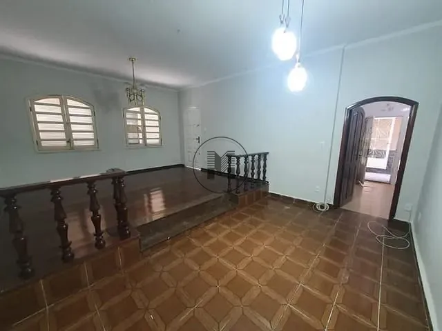 Casa com 300m² 4 quartos e 3 banheiros, à venda, no bairro Vila Comendador Rodrigues Alves em Guaratinguetá