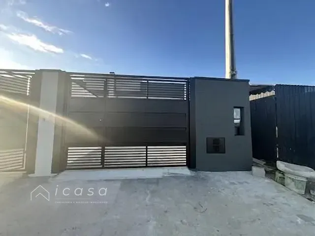 Casa com 100m² 2 quartos e 1 banheiro, à venda, no bairro Vila Menino Jesus em Caçapava
