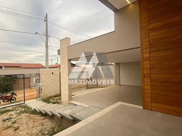 Casa 3 quartos e 2 banheiros, à venda, no bairro São Francisco em Araçuaí