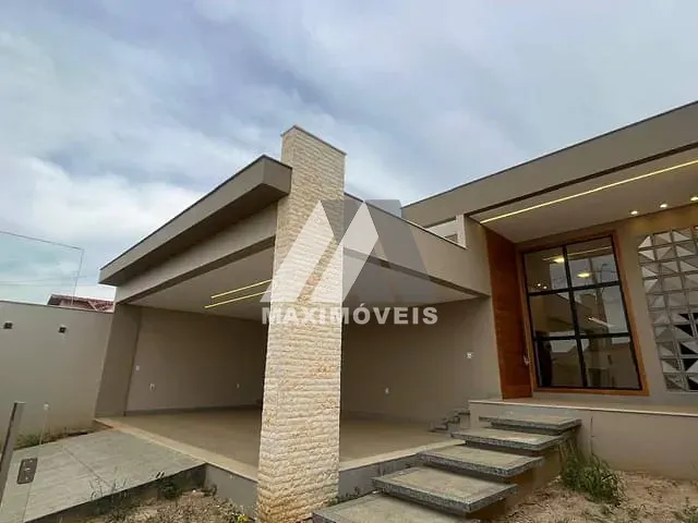 Casa 3 quartos e 2 banheiros, à venda, no bairro São Francisco em Araçuaí