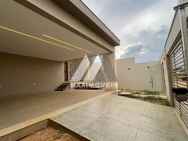 Casa 3 quartos e 2 banheiros, à venda, no bairro São Francisco em Araçuaí