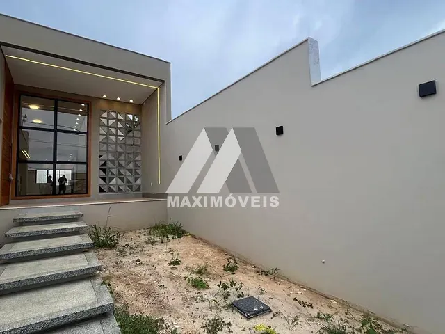 Casa 3 quartos e 2 banheiros, à venda, no bairro São Francisco em Araçuaí