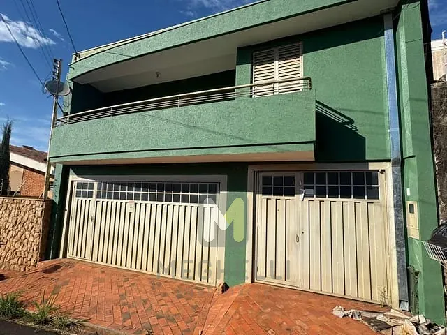 Sobrado com 200m² 3 quartos e 2 banheiros, para alugar, no bairro Dom Camilo em Serrana