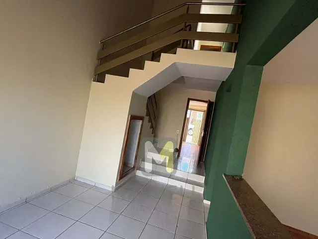 Sobrado com 200m² 3 quartos e 2 banheiros, para alugar, no bairro Dom Camilo em Serrana