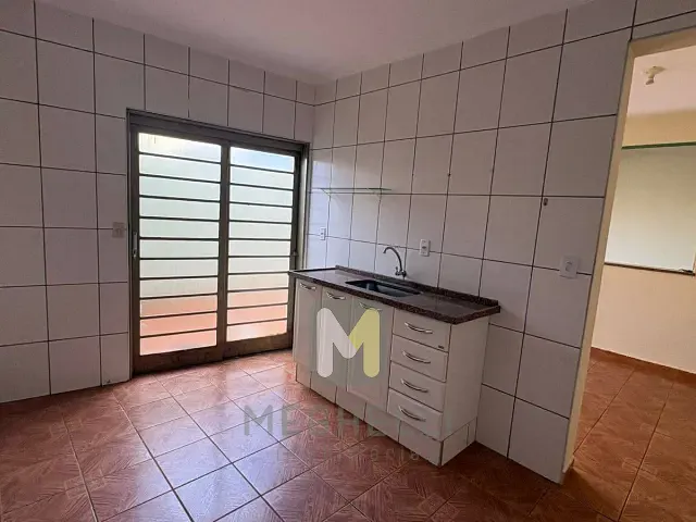Sobrado com 200m² 3 quartos e 2 banheiros, para alugar, no bairro Dom Camilo em Serrana