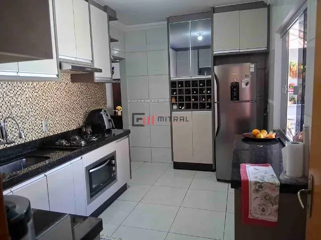 Casa 3 quartos e 4 banheiros, à venda, no bairro Jardim Itapoá em Londrina