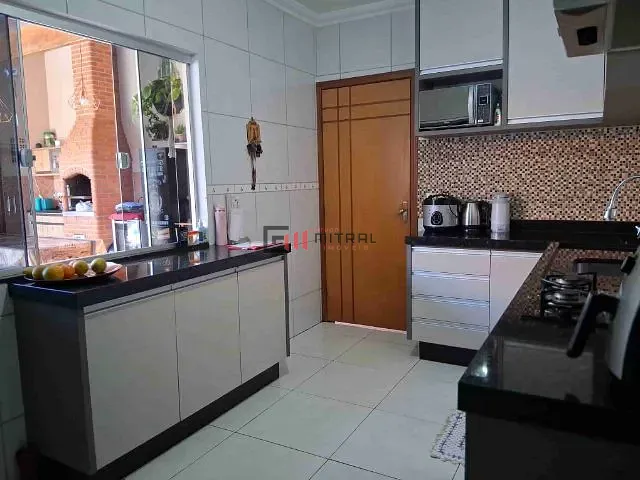 Casa 3 quartos e 4 banheiros, à venda, no bairro Jardim Itapoá em Londrina