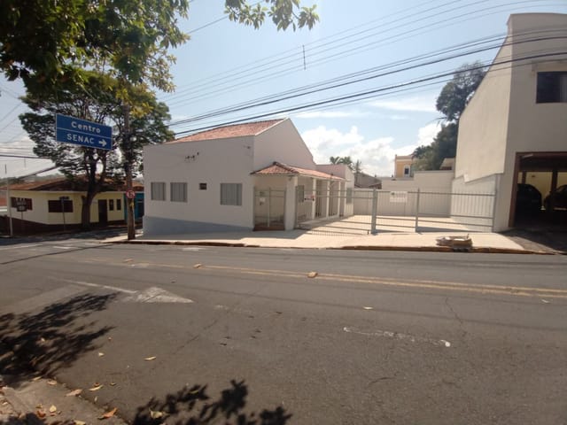 Casa com 225m², para alugar, no bairro Centro em São João da Boa Vista