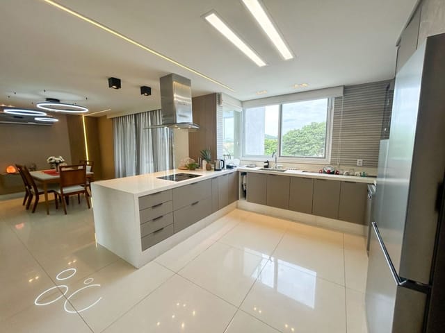 Casa com 409m² 4 quartos e 4 banheiros, à venda, no bairro Loteamento Extensao Do Serrama em Rio das Ostras