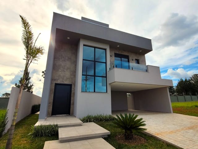 Casa com 300m² 4 quartos e 5 banheiros, à venda, no bairro Jardim Carvalho em Ponta Grossa