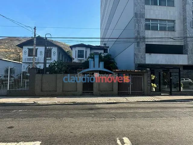 Casa com 491m², à venda, no bairro Centro em Barra Mansa