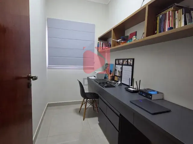 Casa 3 quartos e 4 banheiros, à venda, no bairro Residencial do Lago em Pirassununga