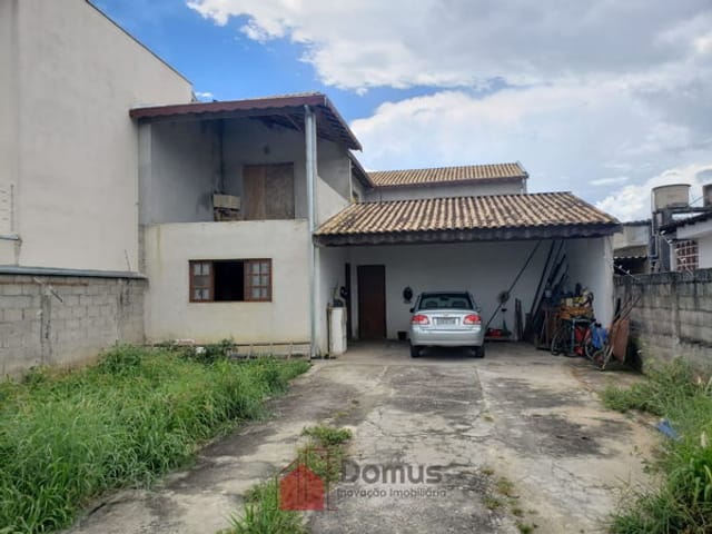 Casa com 304m², à venda, no bairro Residencial e Comercial Cidade Jardim em Pindamonhangaba